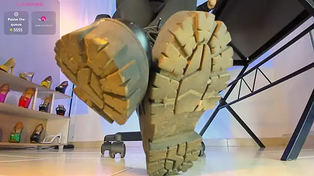 violettastrada online show from February 17, 2025, 8:49 pm