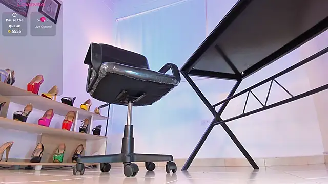 violettastrada online show from February 15, 2025, 8:34 pm