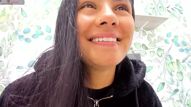 atilanadiaz7 online show from March 7, 2025, 2:12 pm