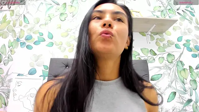 atilanadiaz7 online show from March 3, 2025, 2:28 pm