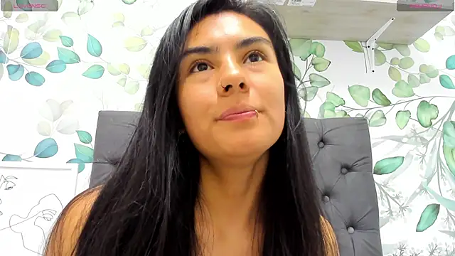 atilanadiaz7 online show from February 27, 2025, 5:37 pm