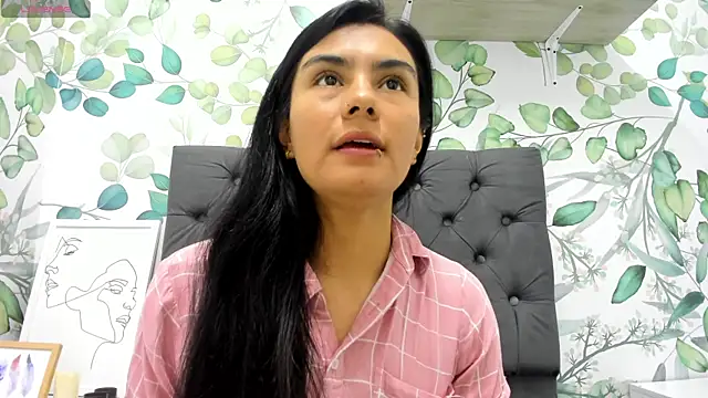 atilanadiaz7 online show from March 12, 2025, 2:12 pm