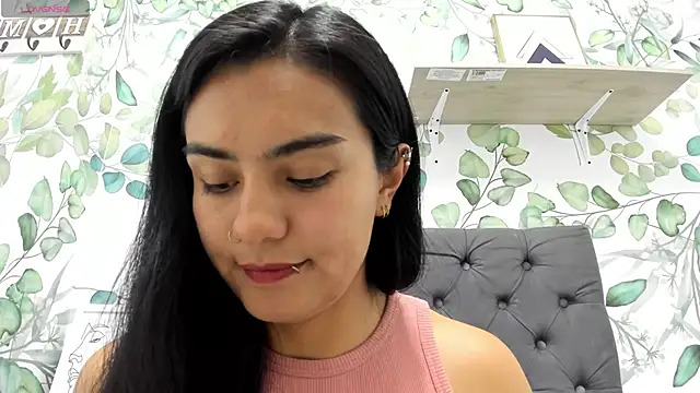 atilanadiaz7 online show from October 2, 2025, 4:32 pm