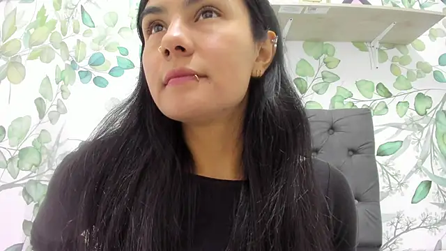 atilanadiaz7 online show from September 19, 2025, 4:11 pm