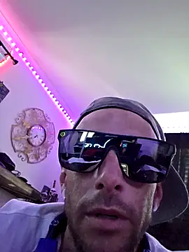 Twin2222 online show from September 20, 2025, 4:23 pm