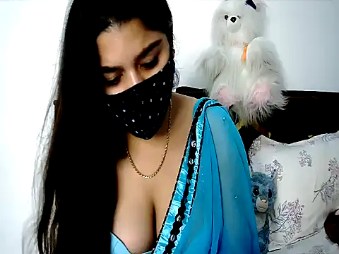 Snapshot of Gloie4u chatting on July 8, 2026, 9:32 am Gloie4u online show from July 8, 2026, 9:32 am