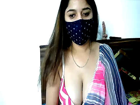 Gloie4u online show from June 13, 2026, 12:47 pm
