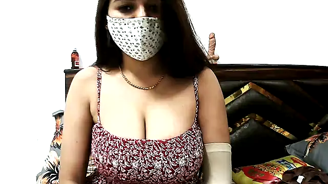 Snapshot of Gloie4u chatting on February 19, 2026, 10:45 am Gloie4u online show from February 19, 2026, 10:45 am