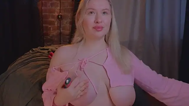 Snapshot of helen_frogg chatting on February 6, 2026, 7:26 am helen frogg online show from February 6, 2026, 7:26 am