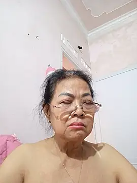 Hotestlove online show from May 5, 2026, 10:18 am
