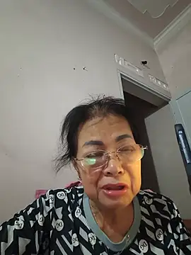 Snapshot of Hotestlove chatting on June 2, 2026, 1:44 pm Hotestlove online show from June 2, 2026, 1:44 pm