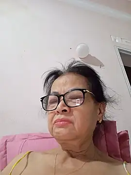 Hotestlove online show from August 4, 2026, 2:21 pm