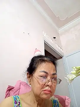Hotestlove online show from April 28, 2026, 10:47 pm