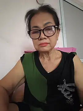 Hotestlove online show from August 3, 2026, 9:04 am