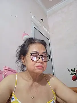 Snapshot of Hotestlove chatting on May 15, 2026, 12:47 pm Hotestlove online show from May 15, 2026, 12:47 pm