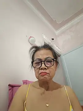Hotestlove online show from August 3, 2026, 11:31 pm