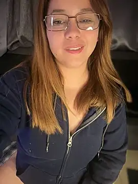 MerlyG online show from July 7, 2026, 4:26 am