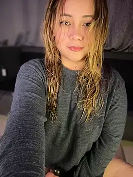 MerlyG online show from February 15, 2026, 5:19 am