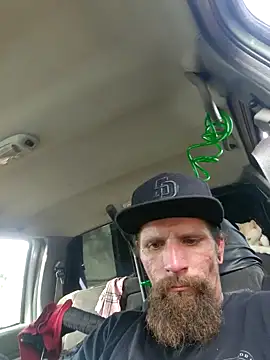 Snapshot of Crackkers chatting on January 3, 2025, 8:32 pm Crackkers online show from January 3, 2025, 8:32 pm