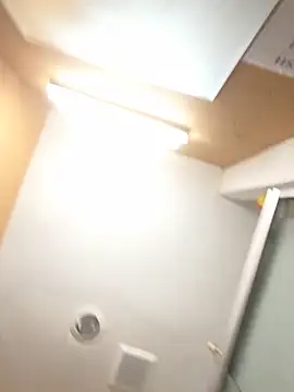 Snapshot of Crackkers chatting on October 23, 2025, 4:44 am Crackkers online show from October 23, 2025, 4:44 am