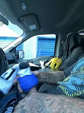 Snapshot of Crackkers chatting on October 18, 2025, 2:52 pm Crackkers online show from October 18, 2025, 2:52 pm