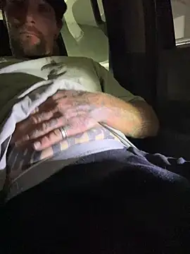 Snapshot of Crackkers chatting on March 21, 2026, 10:31 am Crackkers online show from March 21, 2026, 10:31 am