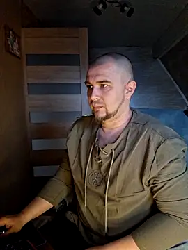 Snapshot of Foxyshaved chatting on April 4, 2026, 5:14 am Foxyshaved online show from April 4, 2026, 5:14 am