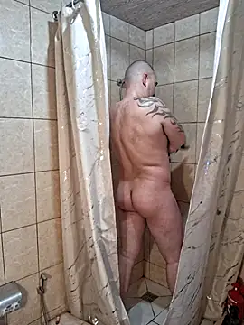 Snapshot of Foxyshaved chatting on April 1, 2026, 5:42 am Foxyshaved online show from April 1, 2026, 5:42 am