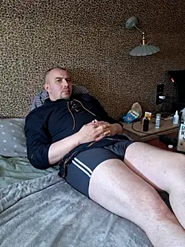 Snapshot of Foxyshaved chatting on April 12, 2026, 1:25 pm Foxyshaved online show from April 12, 2026, 1:25 pm