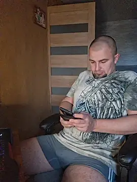 Foxyshaved online show from October 3, 2025, 5:20 am