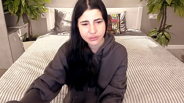 SunnyGirll  online show from February 4, 2026, 7:03 am