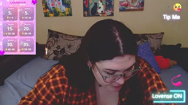 JuliaKeln online show from May 15, 2026, 4:16 pm