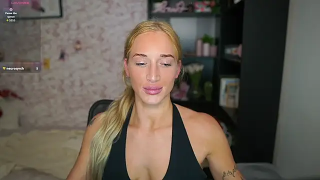 Nicolette  Shea  online show from February 4, 2026, 8:04 pm