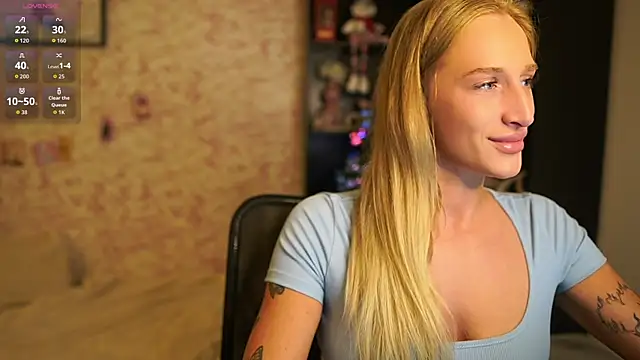 Nicolette  Shea  online show from December 15, 2025, 9:26 am