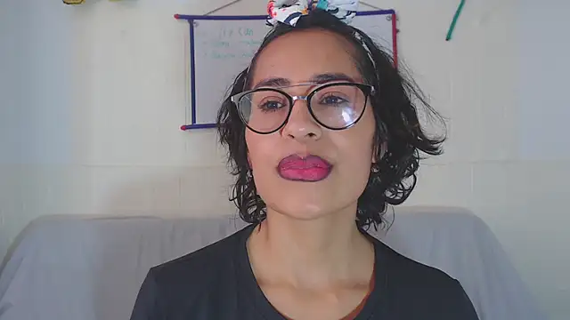 fantasty nylon online show from September 11, 2025, 4:07 pm