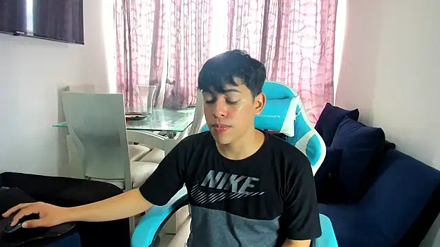 Snapshot of Franco_Rizzo_ chatting on February 21, 2025, 7:32 pm Franco Rizzo online show from February 21, 2025, 7:32 pm