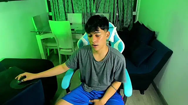 Snapshot of Franco_Rizzo_ chatting on February 3, 2025, 11:26 pm Franco Rizzo online show from February 3, 2025, 11:26 pm