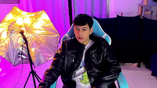 Snapshot of Franco_Rizzo_ chatting on November 24, 2025, 8:09 pm Franco Rizzo online show from November 24, 2025, 8:09 pm