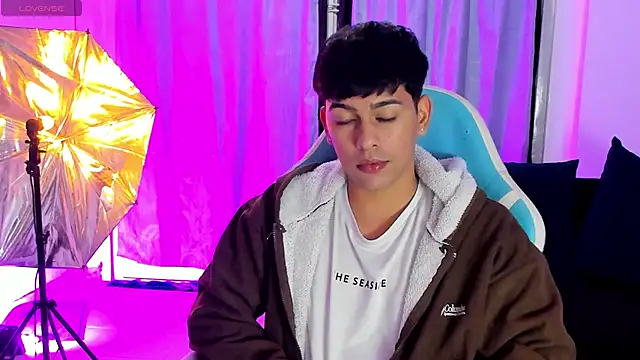 Snapshot of Franco_Rizzo_ chatting on November 12, 2025, 2:15 am Franco Rizzo online show from November 12, 2025, 2:15 am