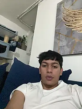 Snapshot of Franco_Rizzo_ chatting on October 18, 2025, 6:59 am Franco Rizzo online show from October 18, 2025, 6:59 am