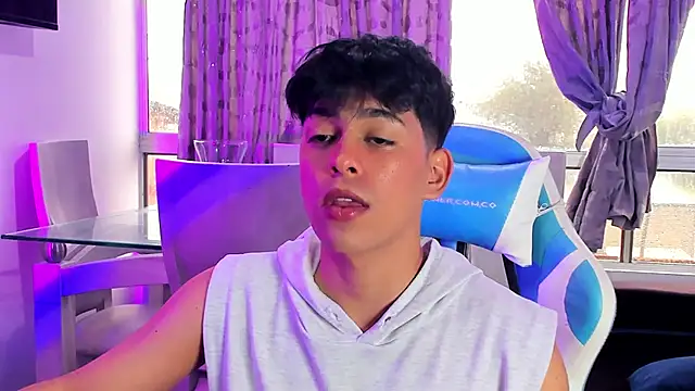 Snapshot of Franco_Rizzo_ chatting on February 5, 2025, 8:46 pm Franco Rizzo online show from February 5, 2025, 8:46 pm