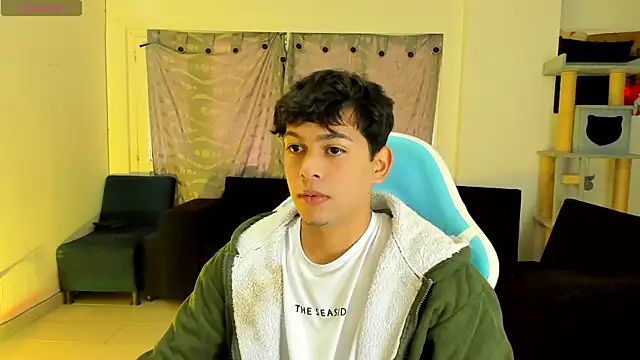 Snapshot of Franco_Rizzo_ chatting on October 12, 2025, 8:21 pm Franco Rizzo online show from October 12, 2025, 8:21 pm