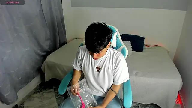 Snapshot of Franco_Rizzo_ chatting on March 16, 2025, 7:06 pm Franco Rizzo online show from March 16, 2025, 7:06 pm