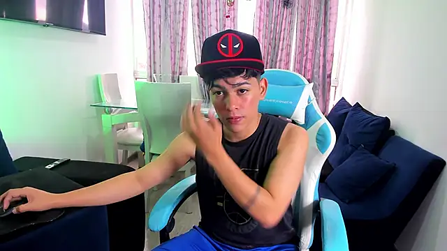 Snapshot of Franco_Rizzo_ chatting on February 4, 2025, 7:33 pm Franco Rizzo online show from February 4, 2025, 7:33 pm