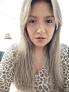 valeriahunter1 online show from February 26, 2026, 9:37 pm