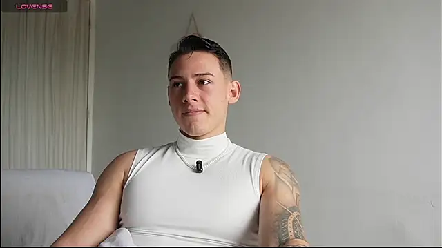 Snapshot of Muscle_King_Cum chatting on June 19, 2026, 1:17 pm Muscle King Cum online show from June 19, 2026, 1:17 pm