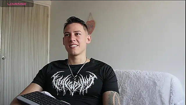 Snapshot of Muscle_King_Cum chatting on June 24, 2026, 1:43 pm Muscle King Cum online show from June 24, 2026, 1:43 pm