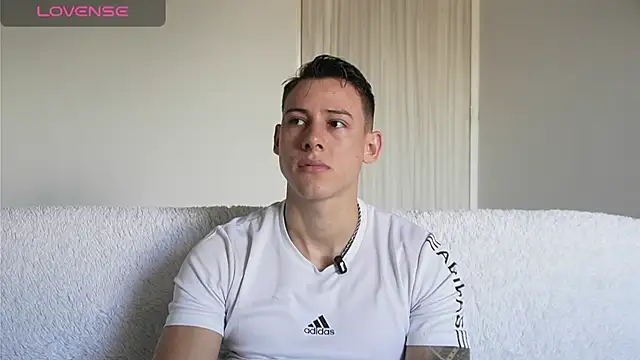 Snapshot of Muscle_King_Cum chatting on July 27, 2026, 2:35 pm Muscle King Cum online show from July 27, 2026, 2:35 pm