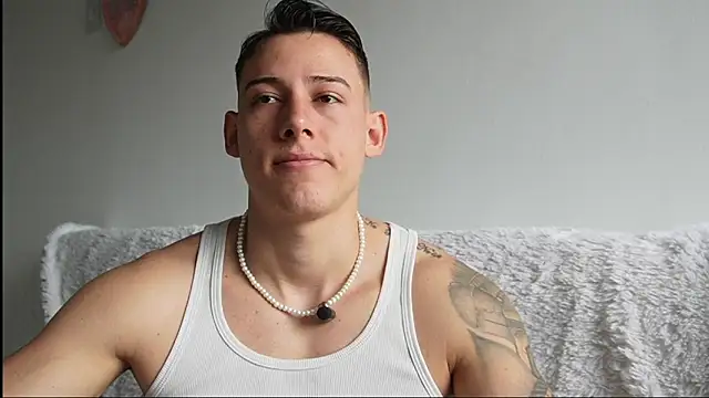 Snapshot of Muscle_King_Cum chatting on June 4, 2026, 1:27 pm Muscle King Cum online show from June 4, 2026, 1:27 pm