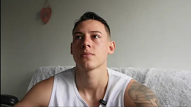 Snapshot of Muscle_King_Cum chatting on June 6, 2026, 2:00 pm Muscle King Cum online show from June 6, 2026, 2:00 pm